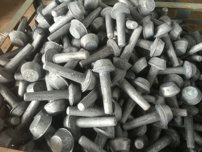 鍛件尺寸差異大，優(yōu)選力量范圍廣的壓力機(jī)